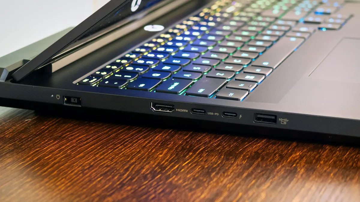 Lenovo Legion Pro 7i Gen 10 có cổng kết nối đa dạng, hỗ trợ đầy đủ nhu cầu game thủ