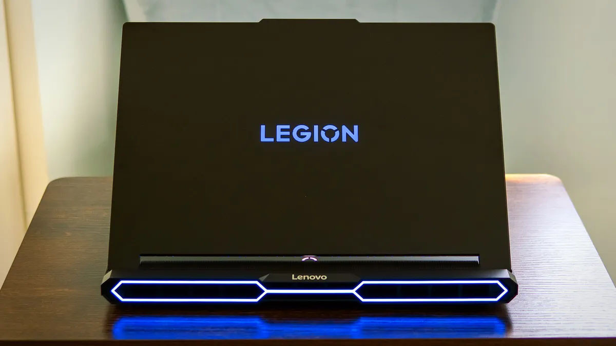 Lenovo Legion Pro 7i G10 kết hợp hài hòa giữa phần cứng vượt trội, màn hình OLED sắc nét cùng hệ thống tản nhiệt tối ưu