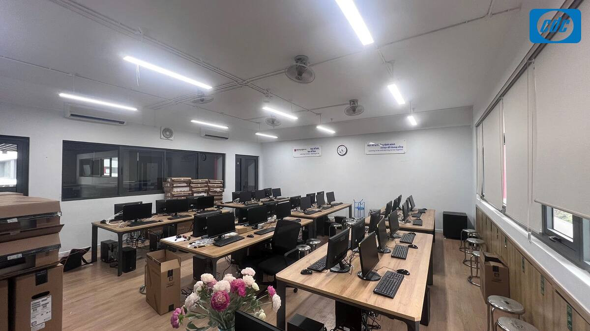 Phòng máy sau khi hoàn tất lắp đặt và bố trí thiết bị CNTT