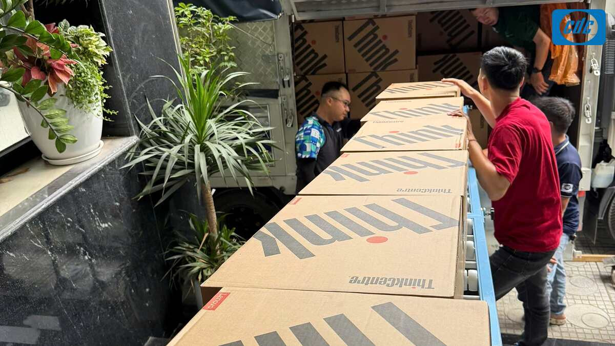 Thiết bị Lenovo được vận chuyển theo lô vào điểm triển khai