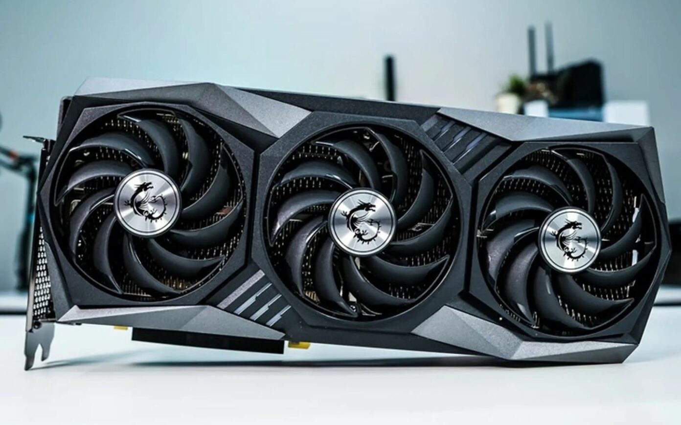 Hai hãng lớn nhất hiện nay là NVIDIA và AMD, mỗi hãng có ưu – nhược điểm riêng nhưng đều cho hiệu năng rất tốt trong tầm giá.