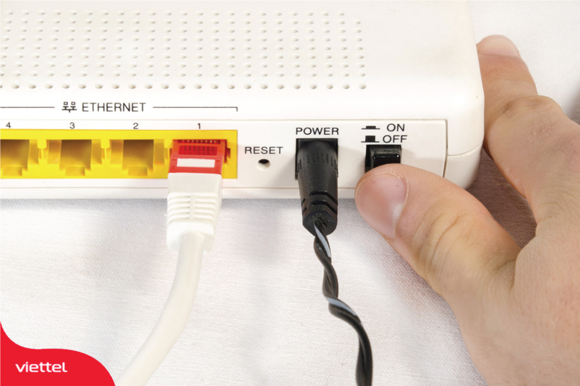 Sau thời gian dài hoạt động, router có thể bị treo hoặc quá tải, dẫn đến tín hiệu yếu, mạng chậm.