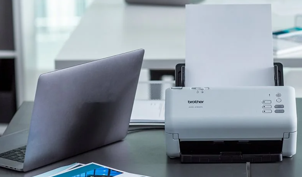  Máy scan Brother ADS-4300N giúp tiết kiệm thời gian xử lý tài liệu hàng ngày