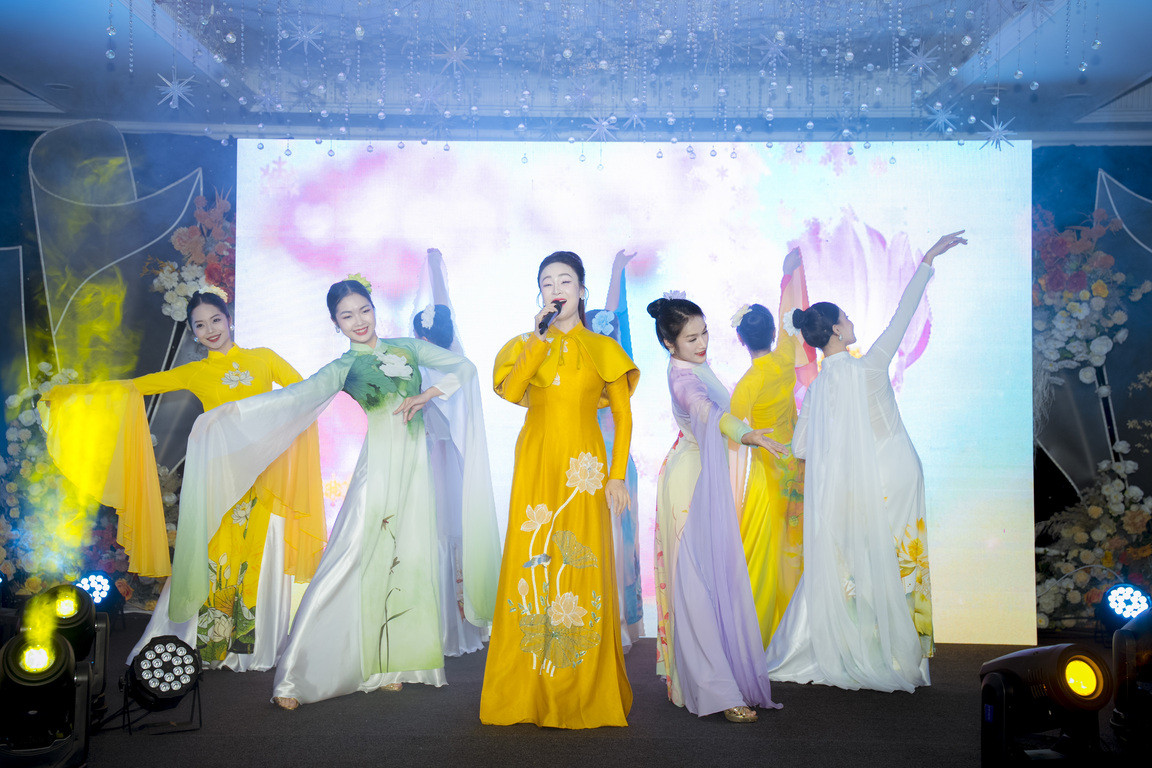 Các tiết mục nghệ thuật sôi nổi và mãn nhãn