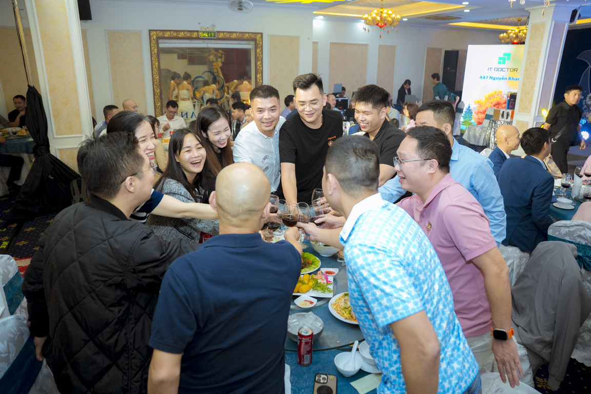 Không khí ấm cúng, thân tình và đong đầy tiếng cười