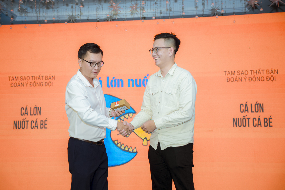 Khách mời cùng tham gia minigame, ứng biến