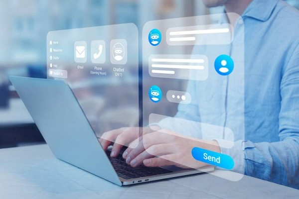 Bạn chỉ cần cung cấp thông tin cơ bản, AI sẽ tối ưu lại cách diễn đạt, giúp CV ngắn gọn – súc tích – ấn tượng ngay từ phần mở đầu.
