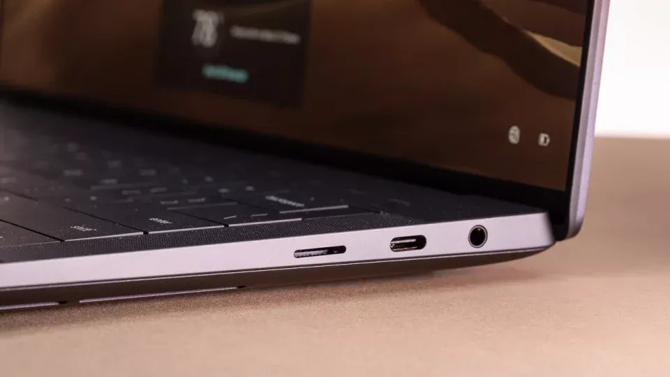 Dell XPS 14 9440 không có cổng USB-A hay HDMI truyền thống
