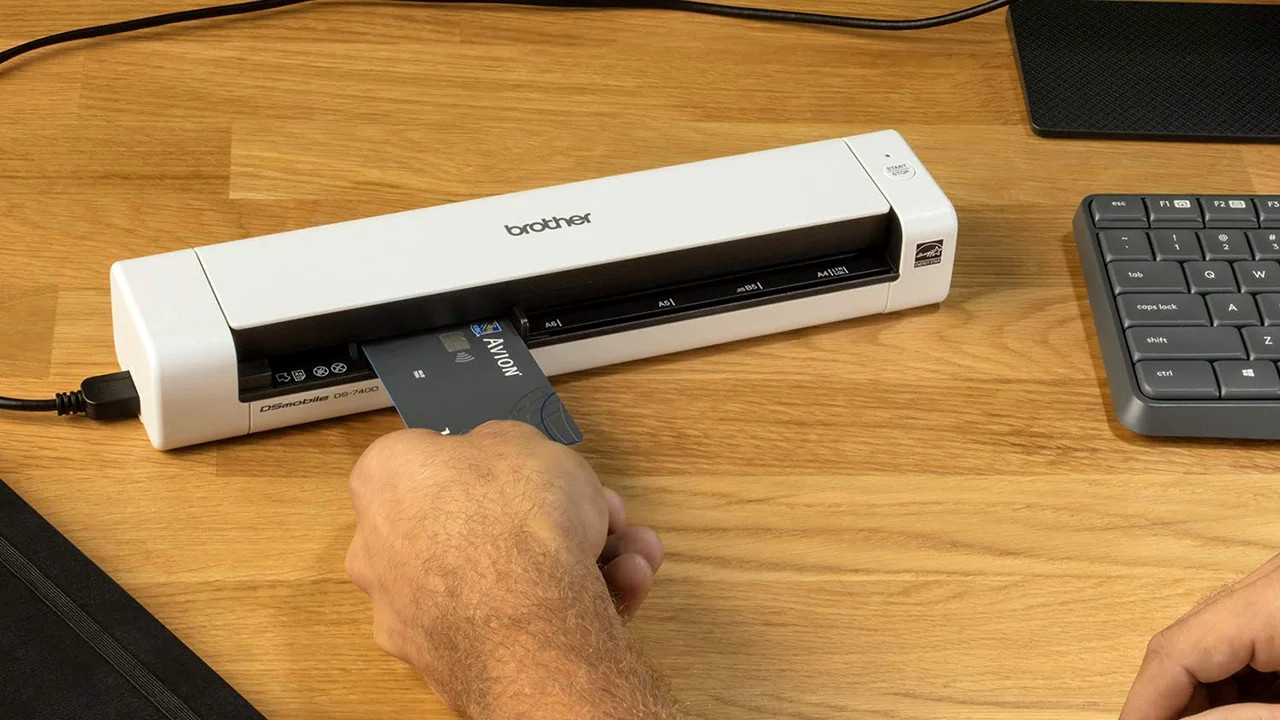 Brother DS-740D là lựa chọn lý tưởng cho người làm việc di động hoặc các doanh nghiệp cần một máy scan gọn nhẹ nhưng vẫn đáp ứng được nhu cầu quét 2 mặt chuyên nghiệp.