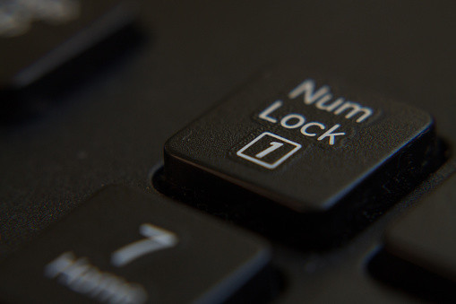 Khắc phục lỗi gõ chữ ra số trên bàn phím laptop Dell bằng cách kiểm tra numlock