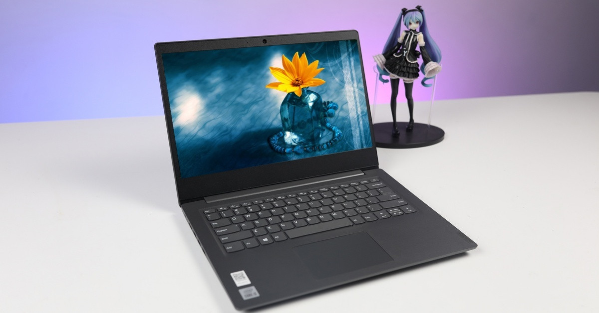 Bàn phím trên Lenovo V14 Gen 4 mang phong cách ThinkPad – hành trình phím ổn, gõ lâu không mỏi tay. 