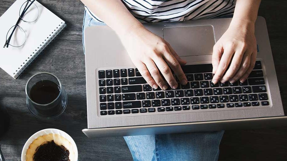 Một laptop làm việc bắt buộc phải có khả năng khóa từ xa, xóa dữ liệu từ xa và kiểm tra log truy cập – phòng trường hợp thất lạc, mất cắp hoặc truy cập trái phép.