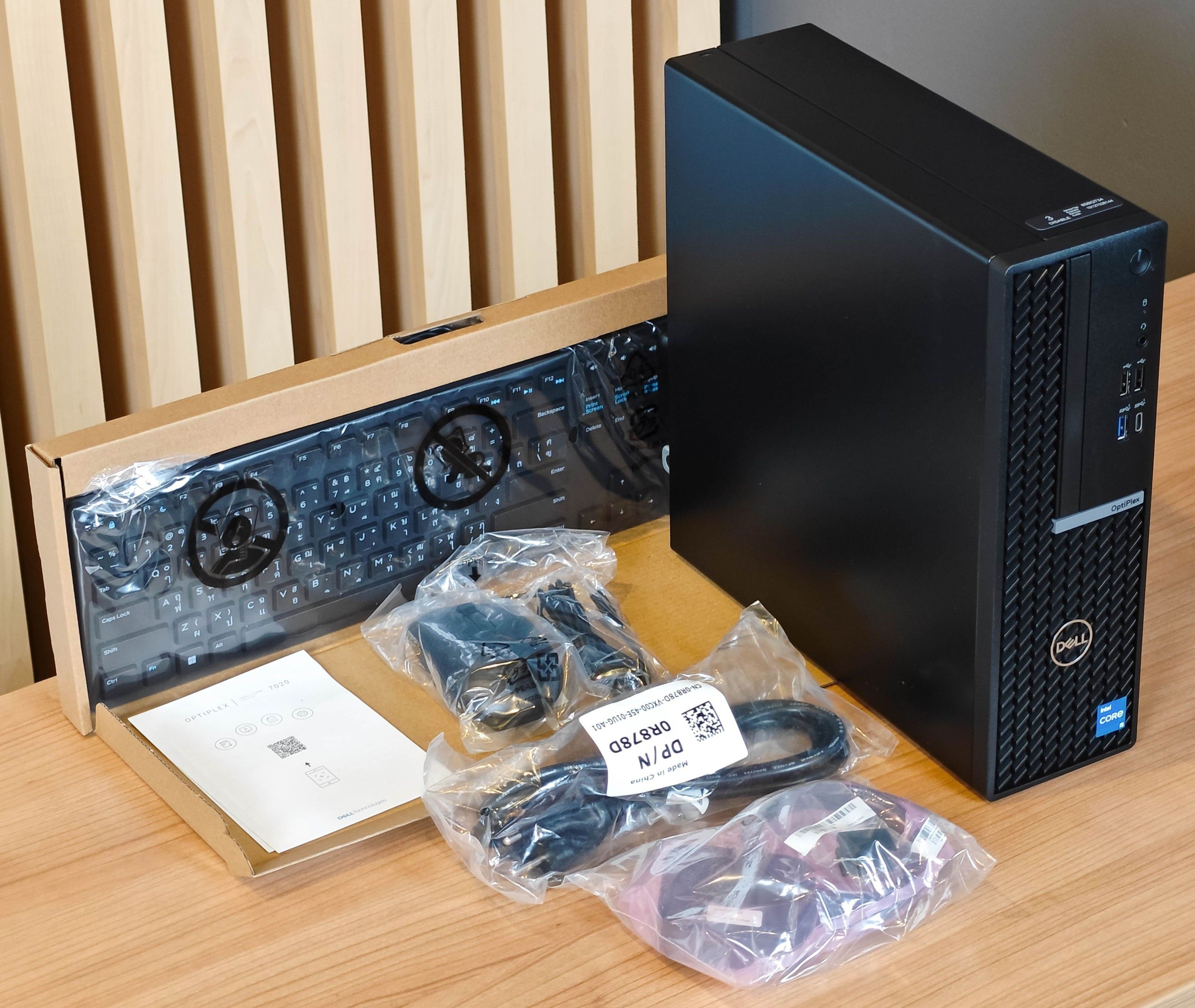 Bộ phụ kiện đi kèm đầy đủ khi mua Dell OptiPlex 7020