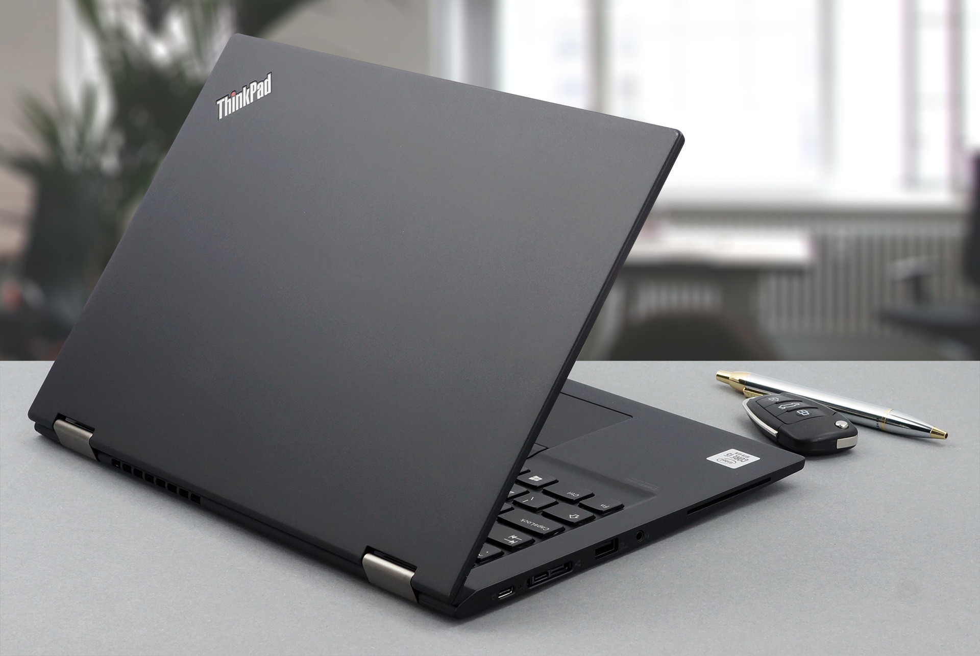 Nếu bạn đang tìm một chiếc laptop màu đen thật gọn, bền, đẹp và có hiệu năng ổn định cho công việc thường nhật, ThinkPad X13 Gen 5 là lựa chọn lý tưởng.