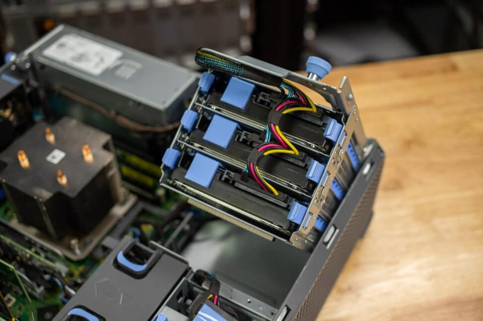 Dell PowerEdge T160 được sinh ra để giải quyết bài toán gì cho doanh nghiệp?