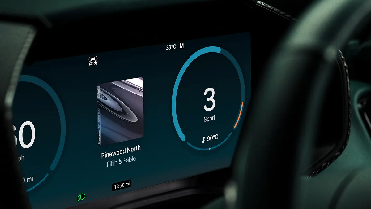 CarPlay Ultra có đồ họa mượt mà, tùy biến mạnh và cảm giác sử dụng giống như đang dùng iPad gắn trên xe
