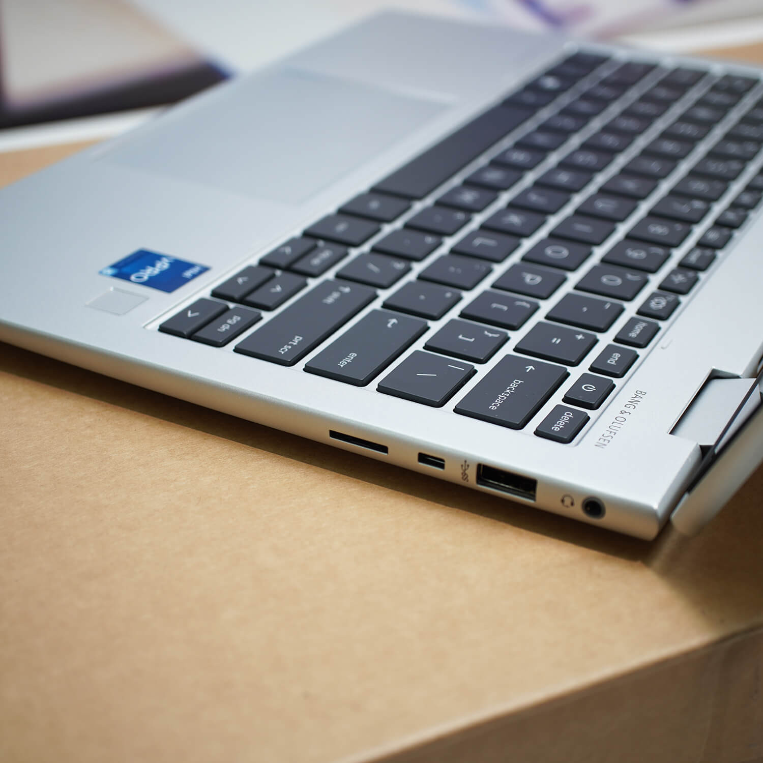 HP EliteBook x360 830 G10 không phải laptop đại trà, mà là công cụ làm việc cao cấp cho doanh nghiệp.