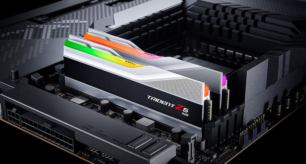 G.Skill Trident Z5 RGB là một trong những dòng RAM DDR5 được đánh giá cao nhất nhờ sự kết hợp giữa thiết kế thẩm mỹ và hiệu năng cực kỳ mạnh mẽ. 