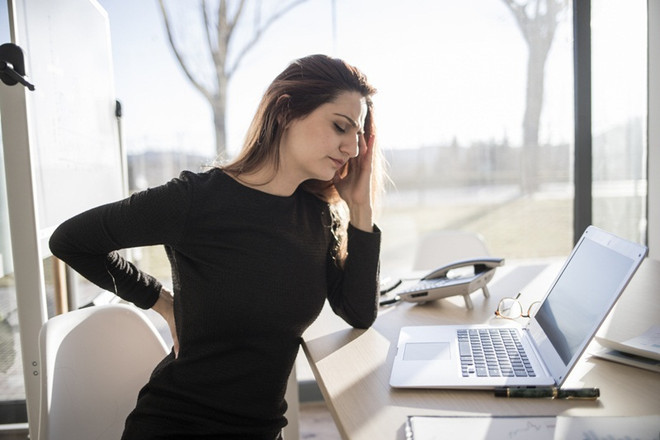 Thông báo từ email, chat nội bộ, mạng xã hội, lịch họp… liên tục xuất hiện khiến não bộ phải chuyển trạng thái liên tục. 