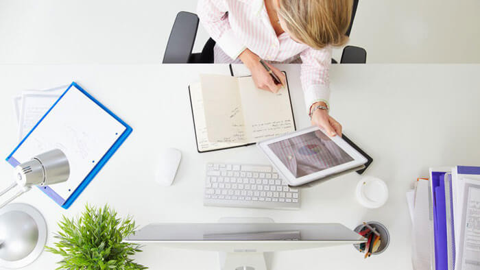 Với những công việc đòi hỏi nhập liệu nhiều như kế toán, hành chính, IT support, đây là yếu tố ảnh hưởng trực tiếp đến hiệu suất và sức khỏe.