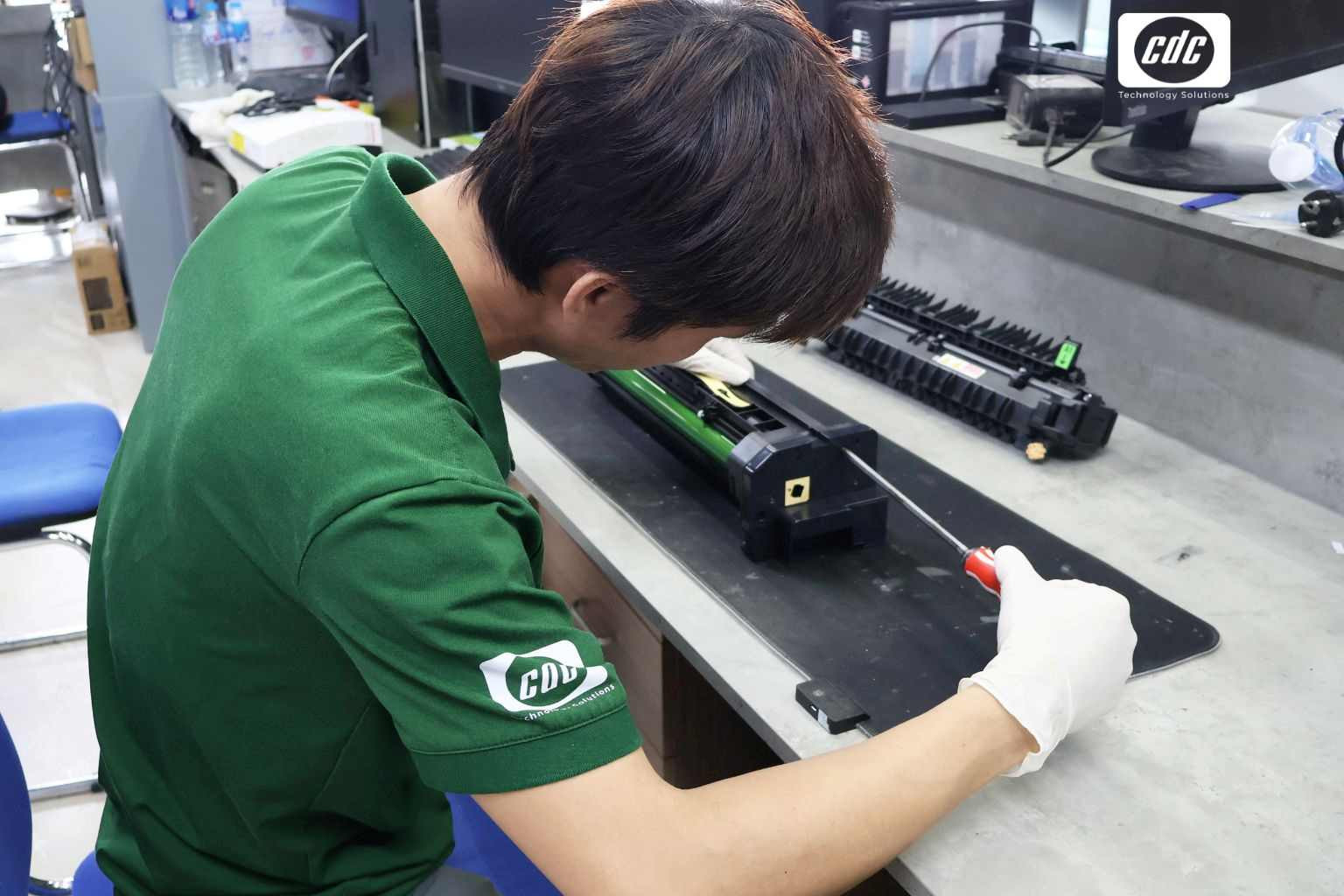 Khi nào doanh nghiệp cần dịch vụ hỗ trợ cài đặt và triển khai máy scan văn phòng