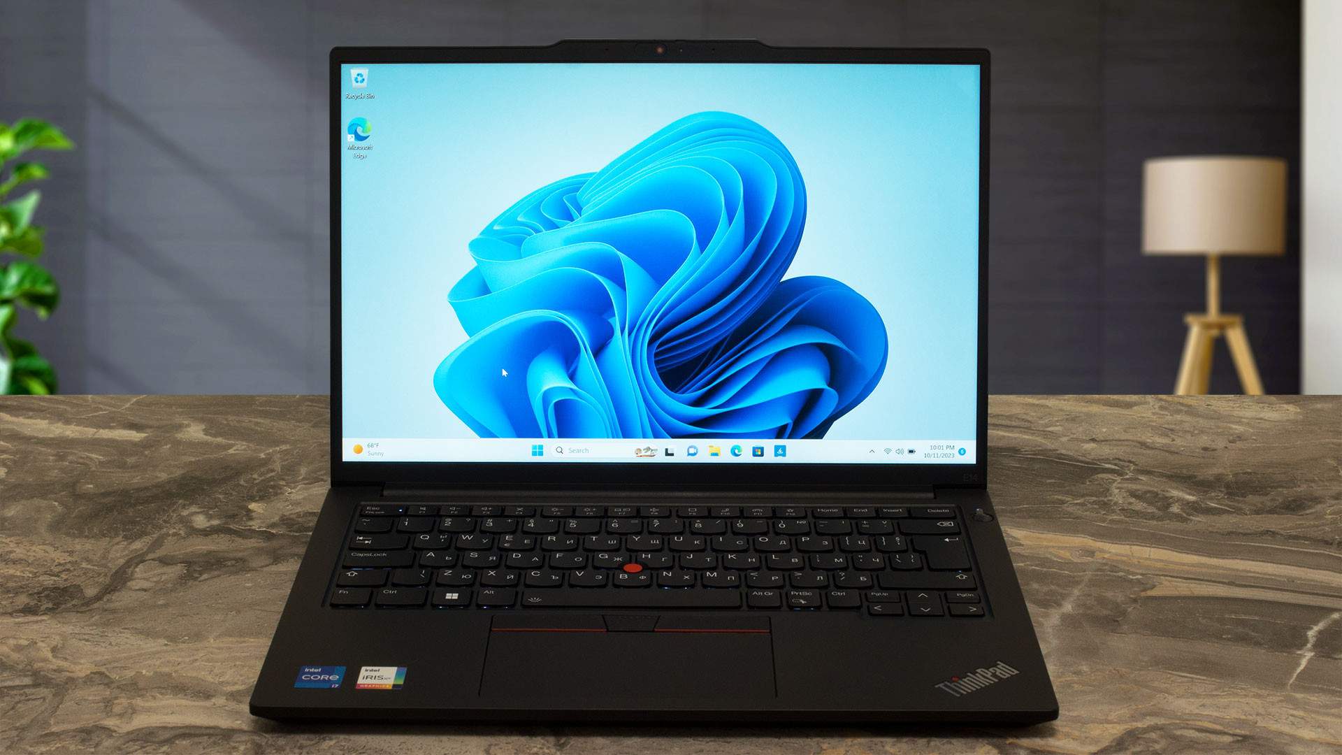 ThinkPad E14 Gen 7 cho phép xử lý nhanh chóng các tác vụ văn phòng, kế toán, quản lý dự án và đồ họa nhẹ.