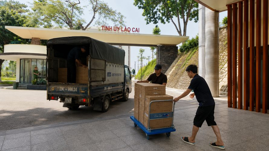 Phương tiện vận chuyển thiết bị trong dự án 100 bộ máy tính FPT Elead tại Lào Cai