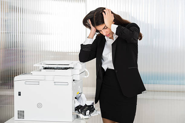 Máy phát ra tiếng kêu lạ khi vận hành