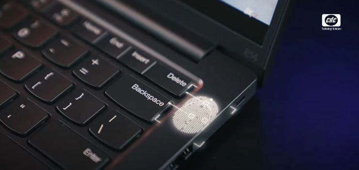 Laptop Lenovo ThinkPad E14 GEN 5 21JK00H3VA được trang bị cảm biến vân tay tích hợp, giúp người dùng mở khóa máy nhanh chóng và an toàn chỉ với một lần chạm, thay vì phải nhập mật khẩu