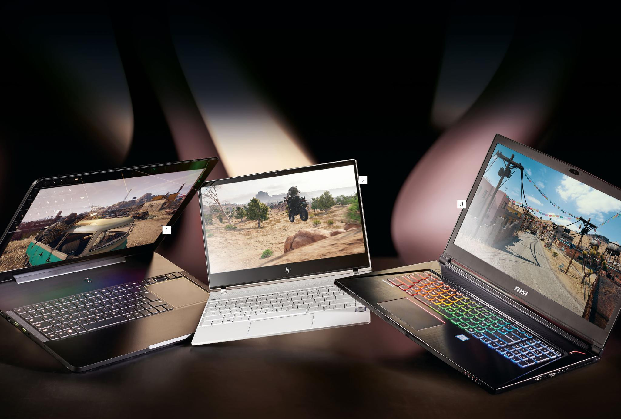 Tính linh hoạt và khả năng mang theo tiện lợi là yếu tố khiến nhiều người chọn laptop thay vì máy tính để bàn. 