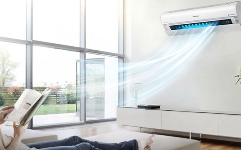 Tại nhiều gia đình Việt, việc đóng kín cửa khi bật điều hòa gần như trở thành 