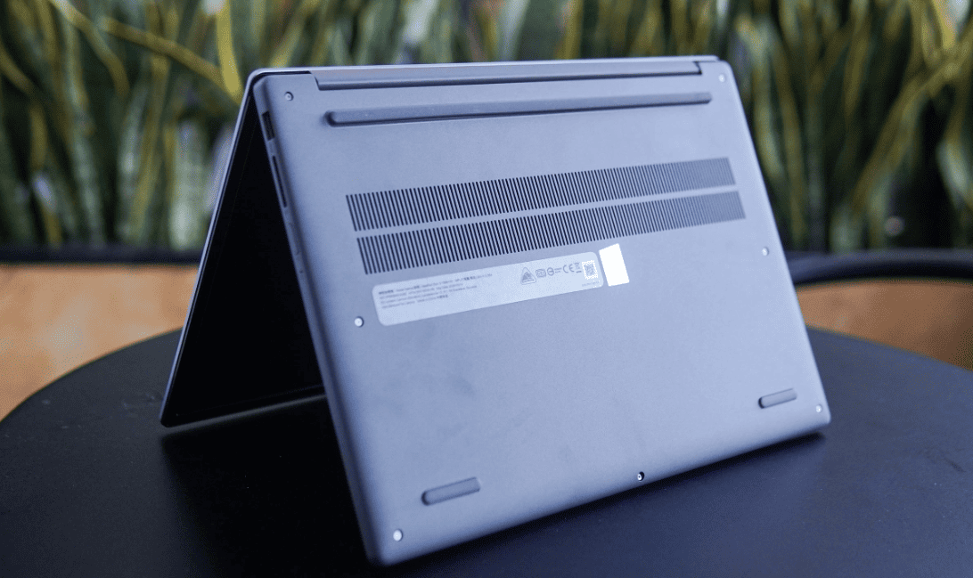 Điểm nổi bật nhất của IdeaPad Slim 3i Gen 10 là cho phép người dùng lựa chọn giữa tấm nền LCD hoặc OLED cao cấp. 