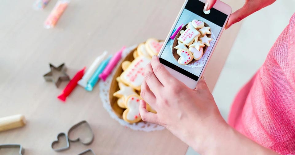 Tip: Với sản phẩm công nghệ, ánh sáng trắng cho màu sắc trung thực nhất.