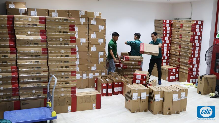 Thiết bị Lenovo được tập kết và phân lô trước khi bàn giao trong dự án Quỹ Thiện Tâm