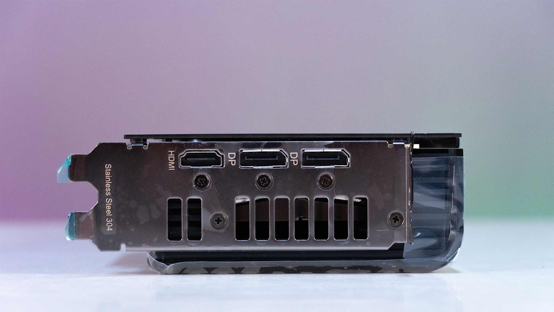 Bộ nhớ 16GB GDDR6 tốc độ 20Gbps giúp xử lý tốt game AAA ở độ phân giải 1080p và 1440p.
