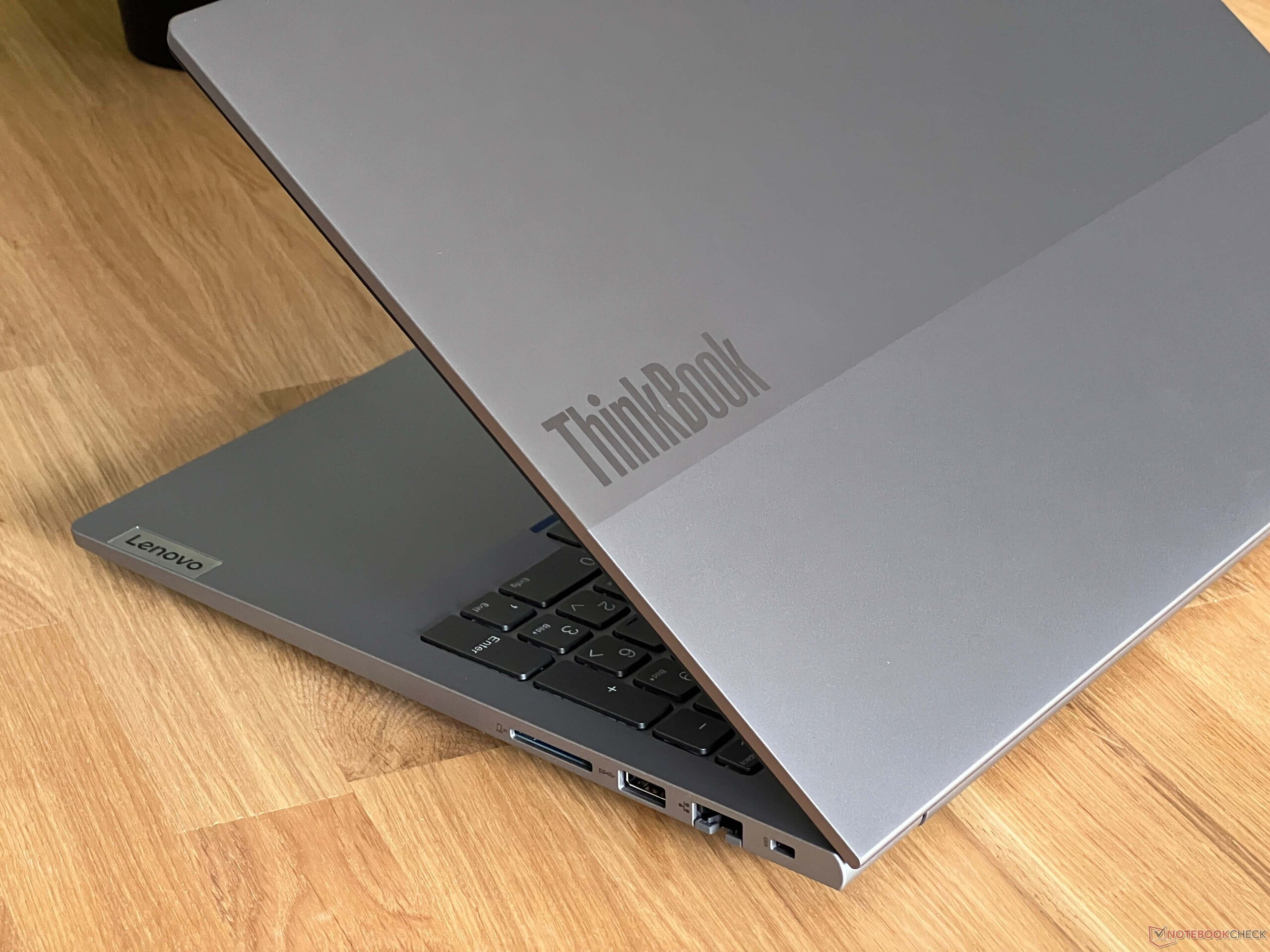 Laptop Lenovo ThinkBook 16 G6 – Thiết kế tối giản, hiệu năng mạnh mẽ cho dân văn phòng