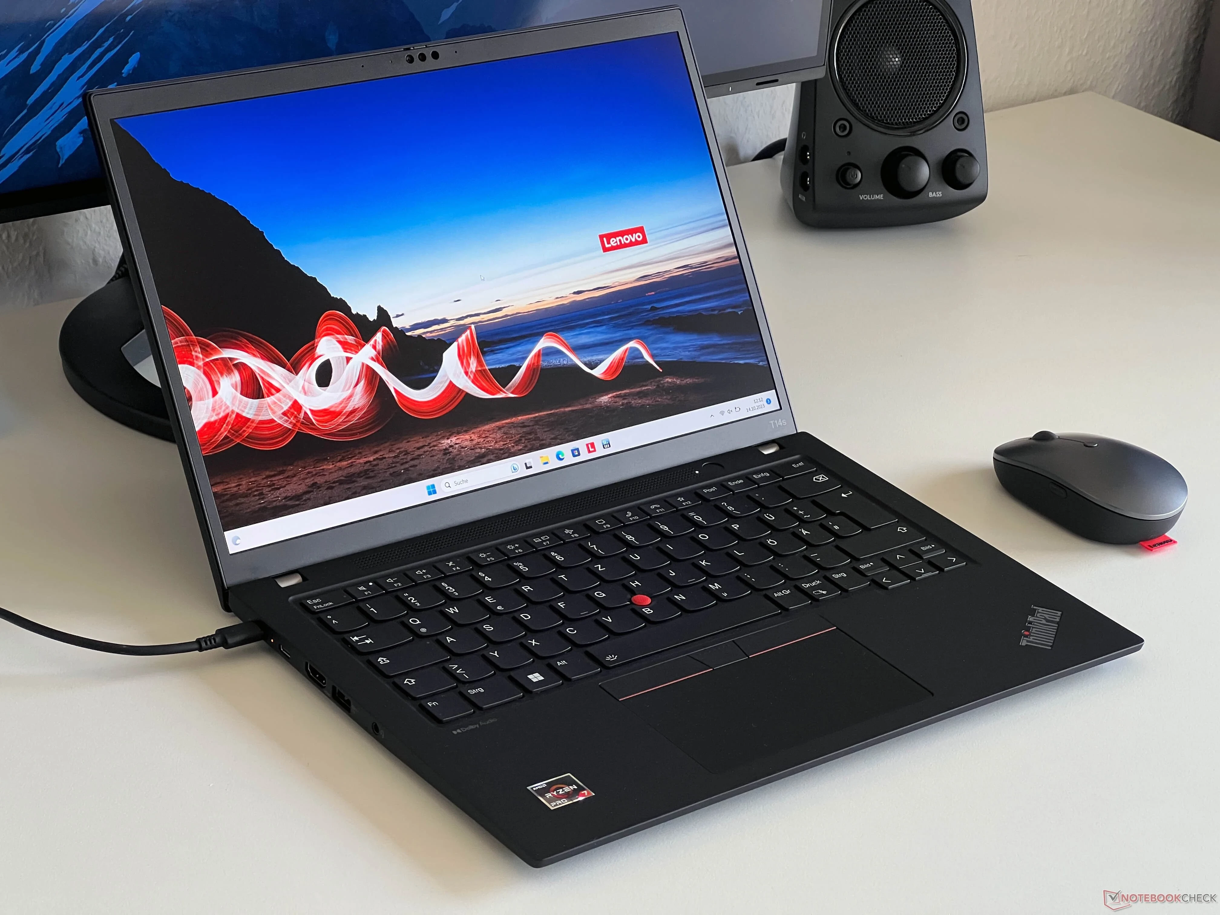 Lenovo ThinkPad T14s Gen 5 – Hiệu năng mạnh mẽ, thiết kế gọn nhẹ