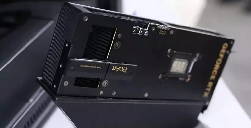 ASUS ProArt RTX 5080 SSD: Card đồ họa cao cấp tích hợp khe cắm SSD 'có một không hai'