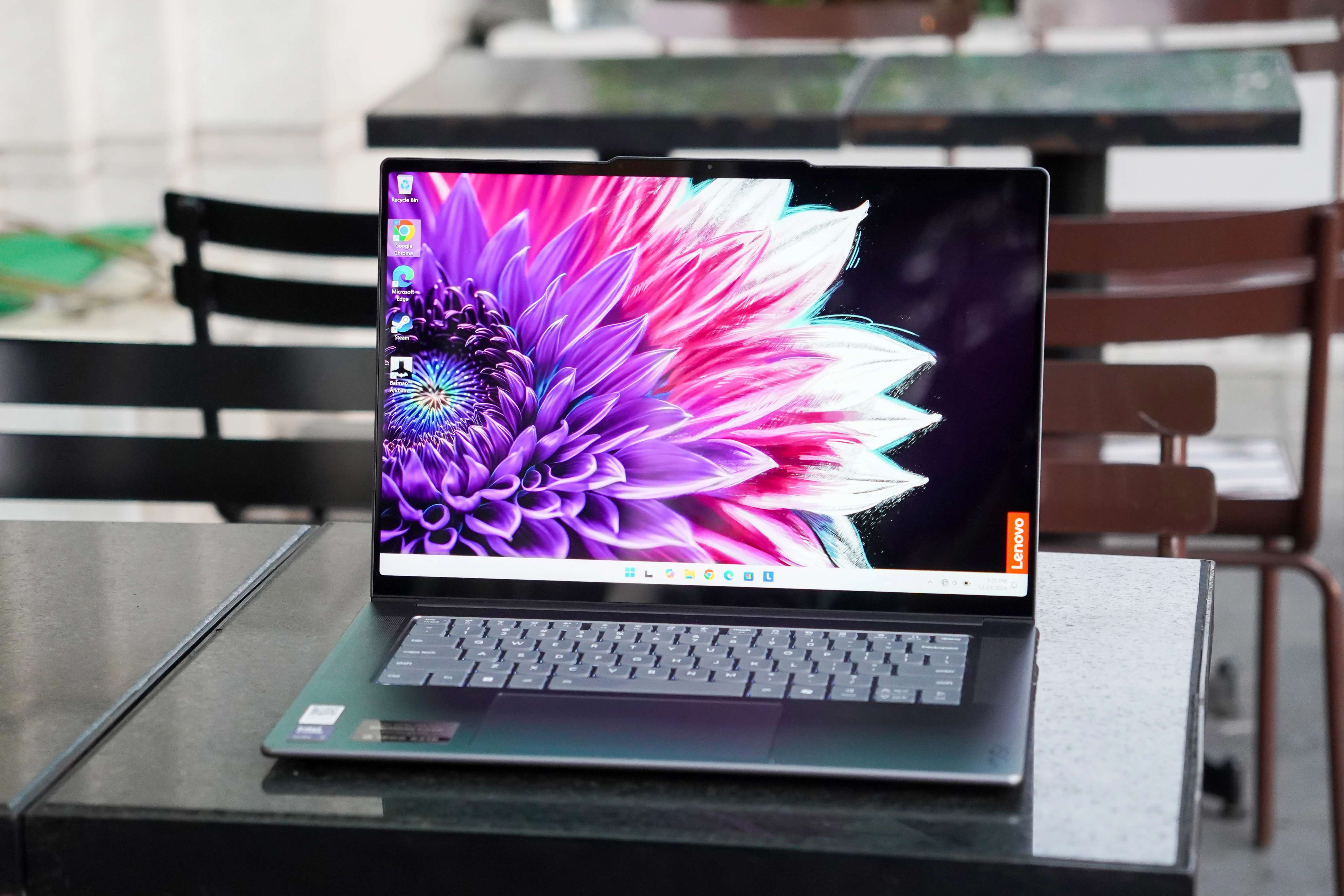 Lenovo Yoga Slim 7i Aura Edition – Laptop mỏng nhẹ AI mạnh mẽ, màn hình lớn cho công việc và sáng tạo