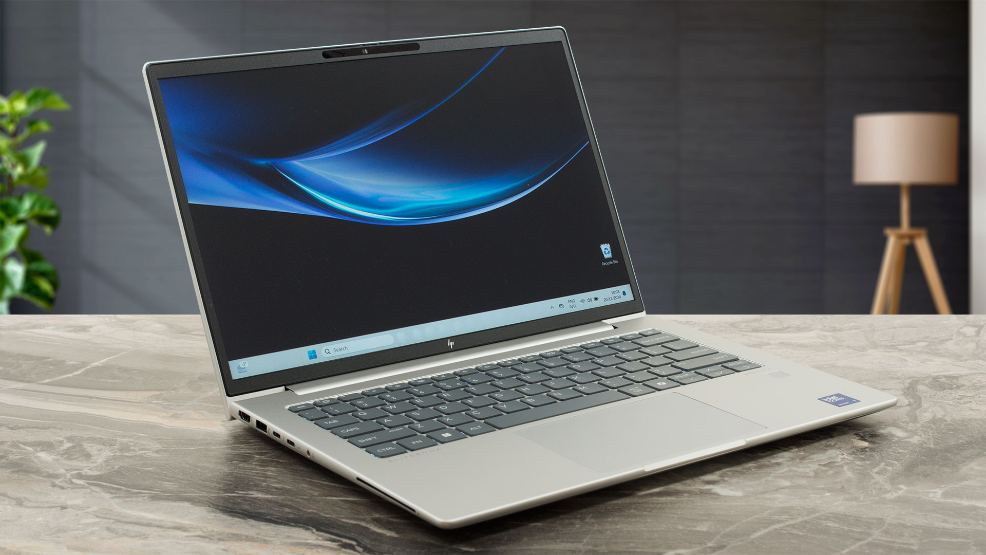 HP EliteBook 640 G11 có đáng mua năm 2025? Laptop AI doanh nhân Ultra 7