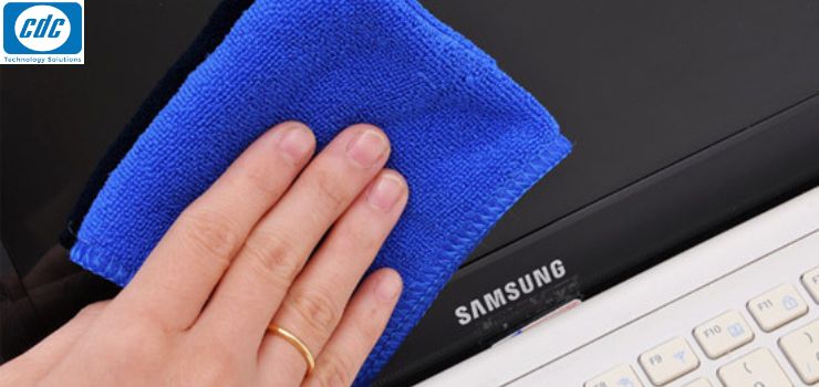 3 cách vệ sinh màn hình laptop đơn giản, dễ làm ở nhà